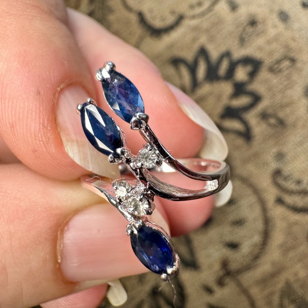 Vintage sterling silver sapphire and clear stones ring. - Picture 17 of 17
